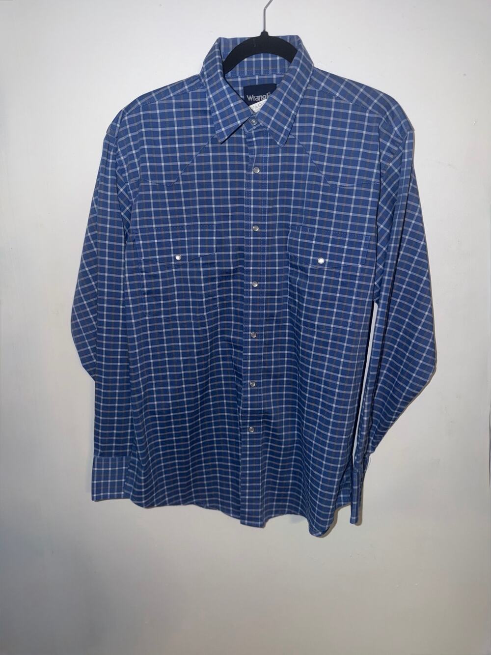 Wrangler men’s blue long sleeve snap button shirt